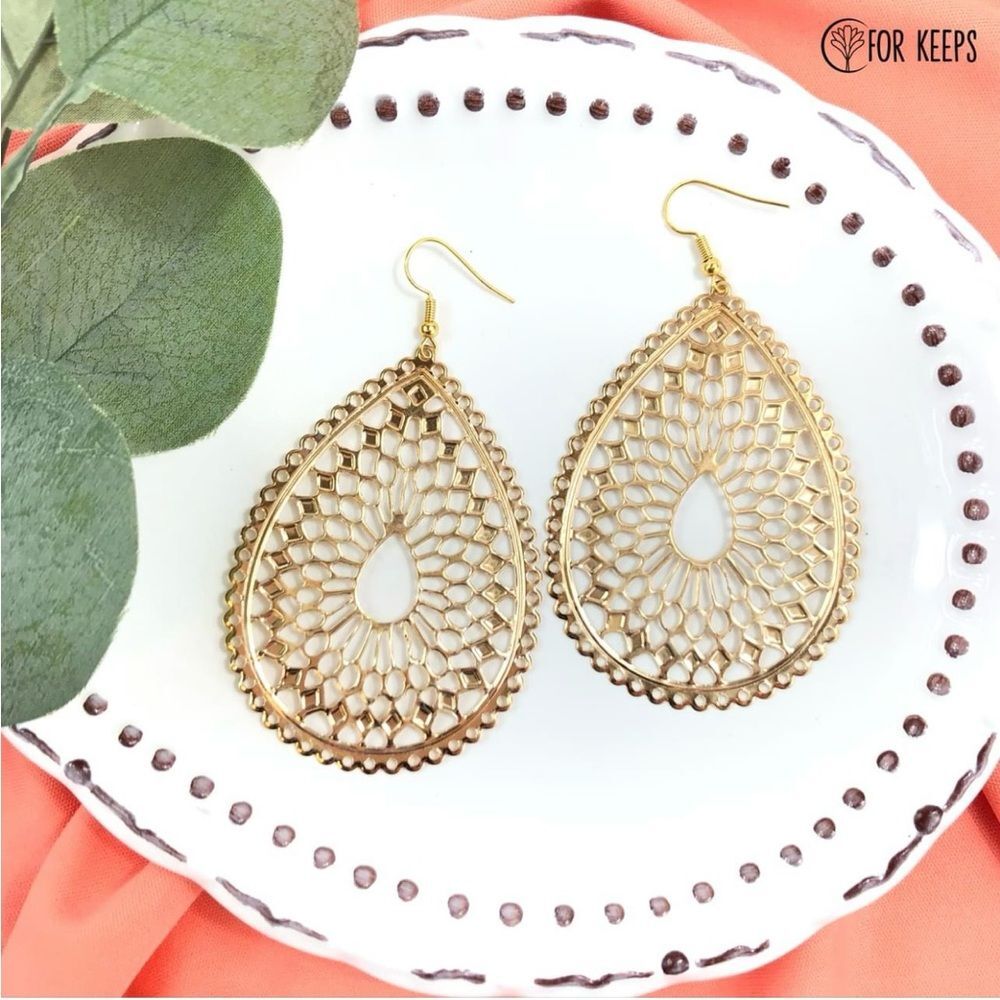 For Keeps NWT “Milan” Earrings Gold Tone Filigree Teardrop Cutout Statement Boho